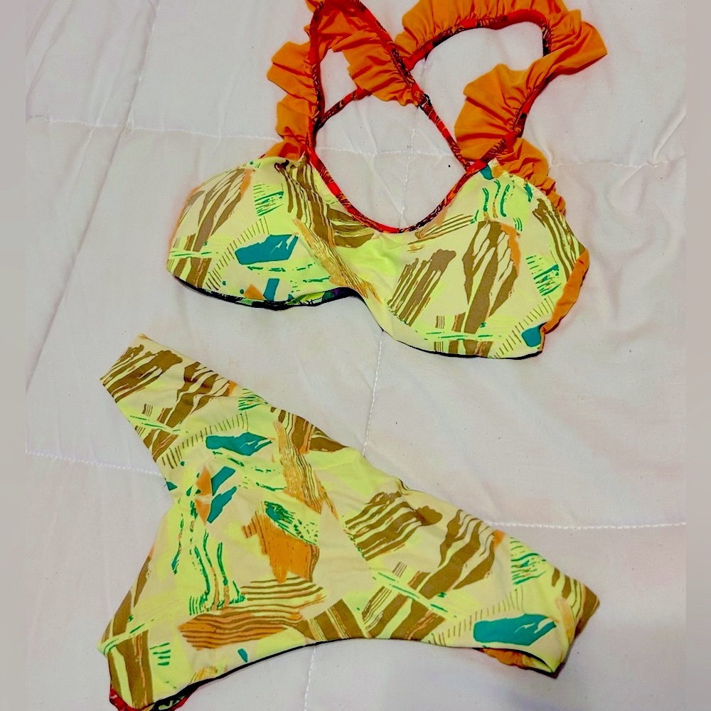 Maaji Reversable Bikini Set Top size L bottoms size M